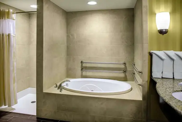 Hilton Garden Inn Pittsburgh/Cranberry - Jacuzzi Suite in Cranberry Township
