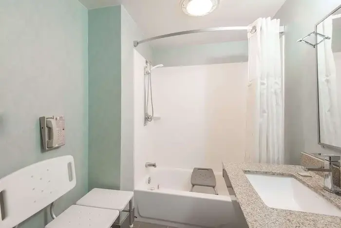 Super 8 by Wyndham Mars/Cranberry - Jacuzzi Suite in Mars