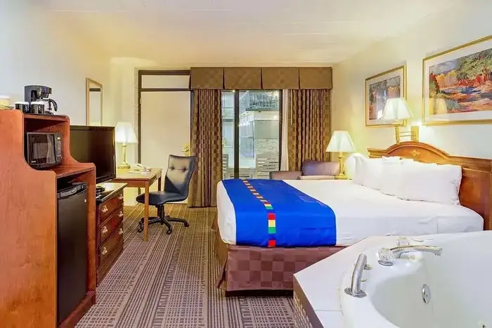 Park Inn By Radisson Sharon - Jacuzzi Suite in West Middlesex