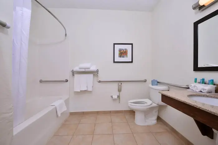 Holiday Inn Express & Suites Lancaster-Lititz - Jacuzzi Suite in Lititz