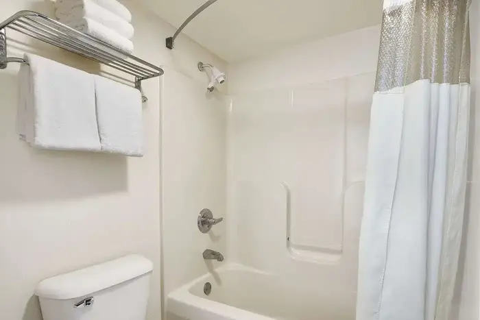 Days Inn by Wyndham Lexington - Jacuzzi Suite in Lexington