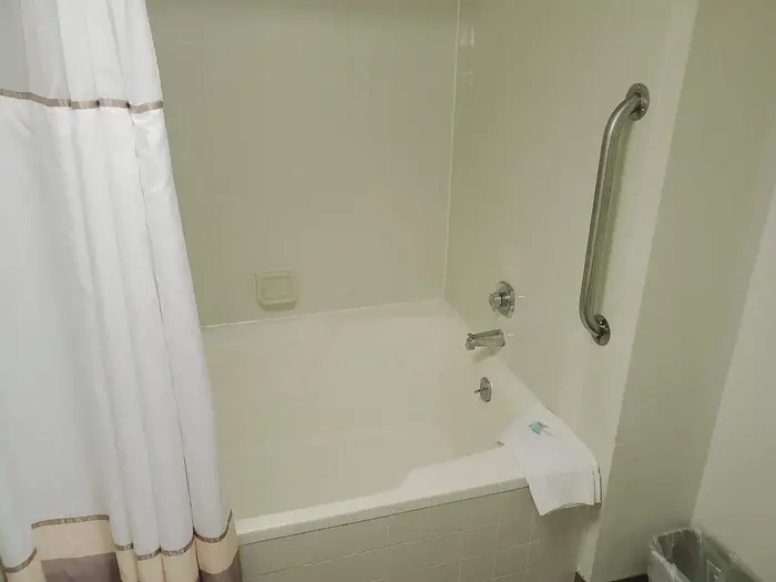 Blackstone Lodge and Suites - Jacuzzi Suite in Lead