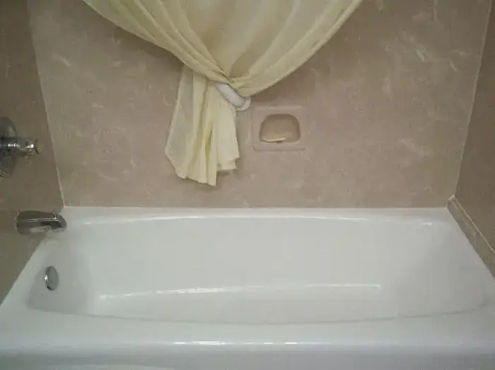 Plantation Oaks Suites & Inn - Jacuzzi Suite in Millington