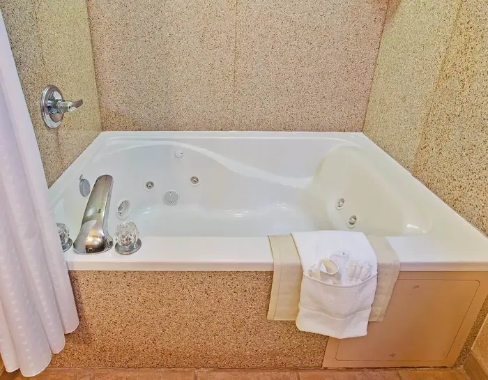 Holiday Inn Express & Suites Dyersburg by IHG - Jacuzzi Suite in Dyersburg