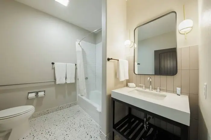 Blanco River Hotel - Jacuzzi Suite in Blanco