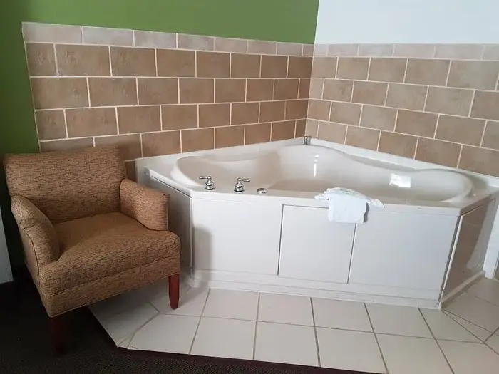 Sleep Inn & Suites Virginia Horse Center - Jacuzzi Suite in Lexington