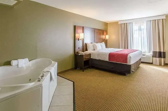 Comfort Suites Wytheville - Jacuzzi Suite in Wytheville