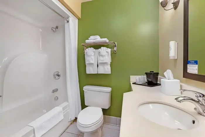 Sleep Inn & Suites Danville Hwy 58 - Jacuzzi Suite in Danville