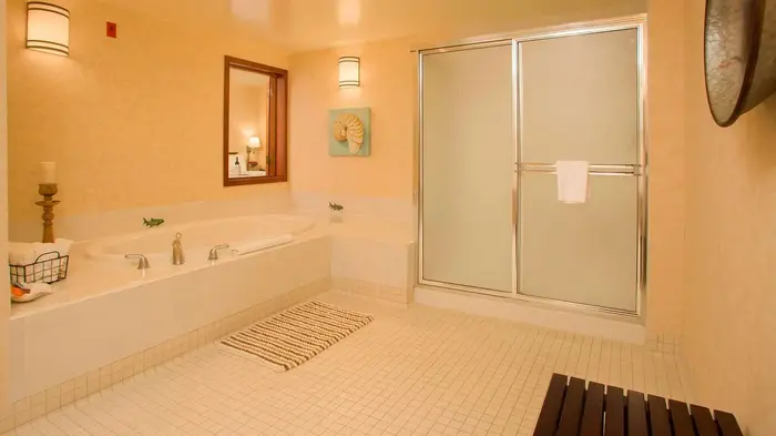 The INN at Gig Harbor - Jacuzzi Suite in Gig Harbor