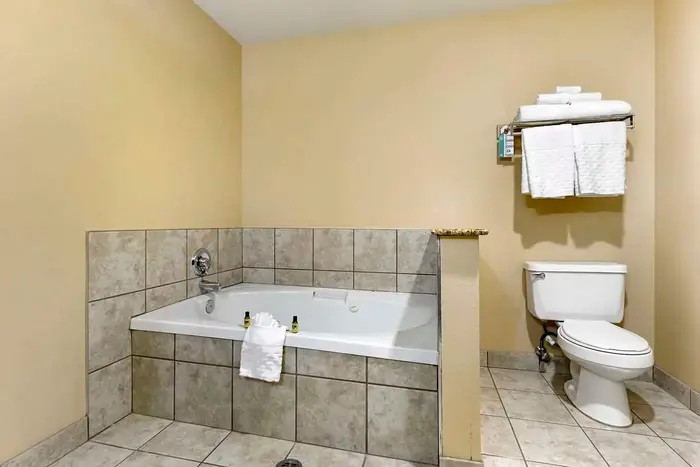 Best Western Plus The Inn At Horse Heaven - Jacuzzi Suite in Prosser