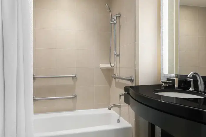 Gaylord National Resort & Convention Center - Jacuzzi Suite in National Harbor