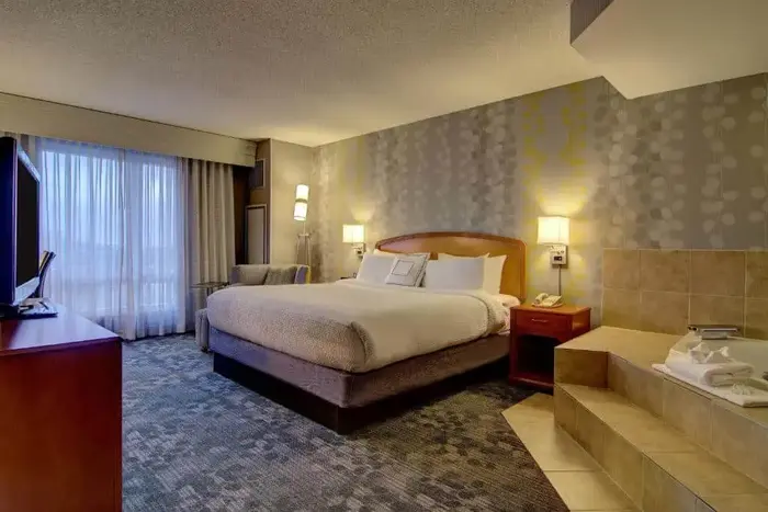Courtyard by Marriott Tysons McLean - Jacuzzi Suite in McLean