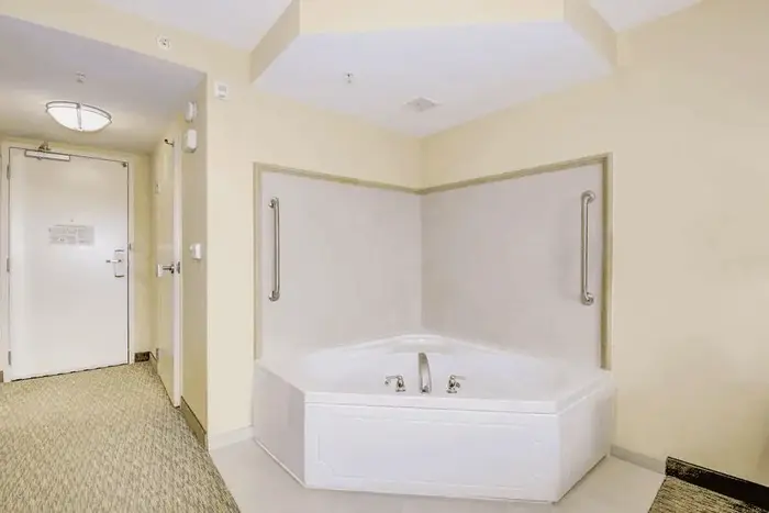 Hilton Garden Inn Waldorf - Jacuzzi Suite in Waldorf