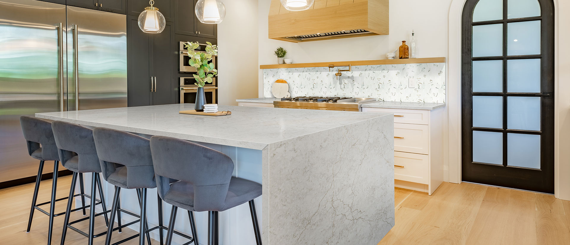 Calacatta Miraggio Cove Quartz Countertop