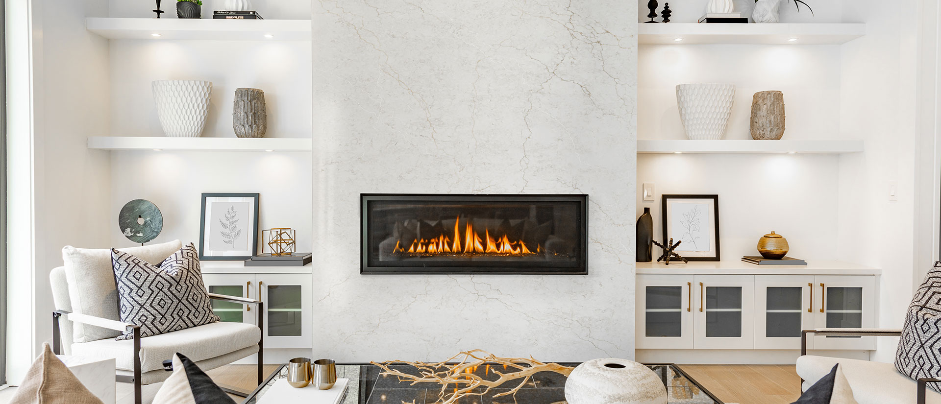 Calacatta Miraggio Cove Quartz in Living Room Accent Wall