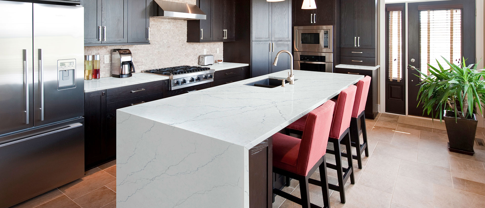 Calacatta Miraggio Cielo Quartz Countertop in Kitchen