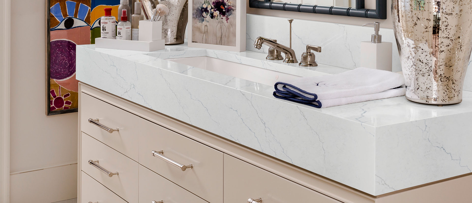 Calacatta Miraggio Cielo Quartz Countertop in Bathroom