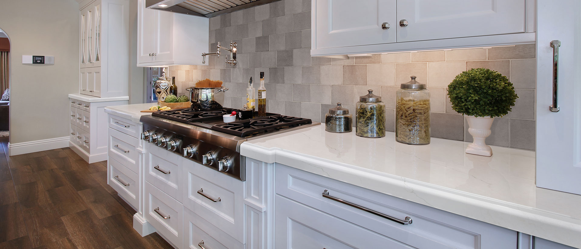 Calacatta Miraggio Quartz Countertop in Kitchen