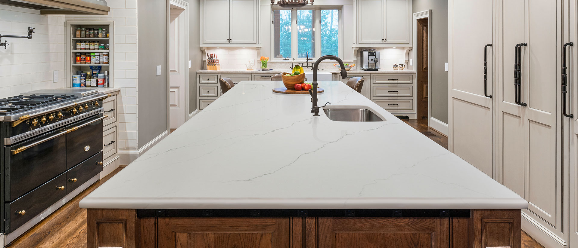 Calacatta Miraggio Quartz Countertop in Kitchen