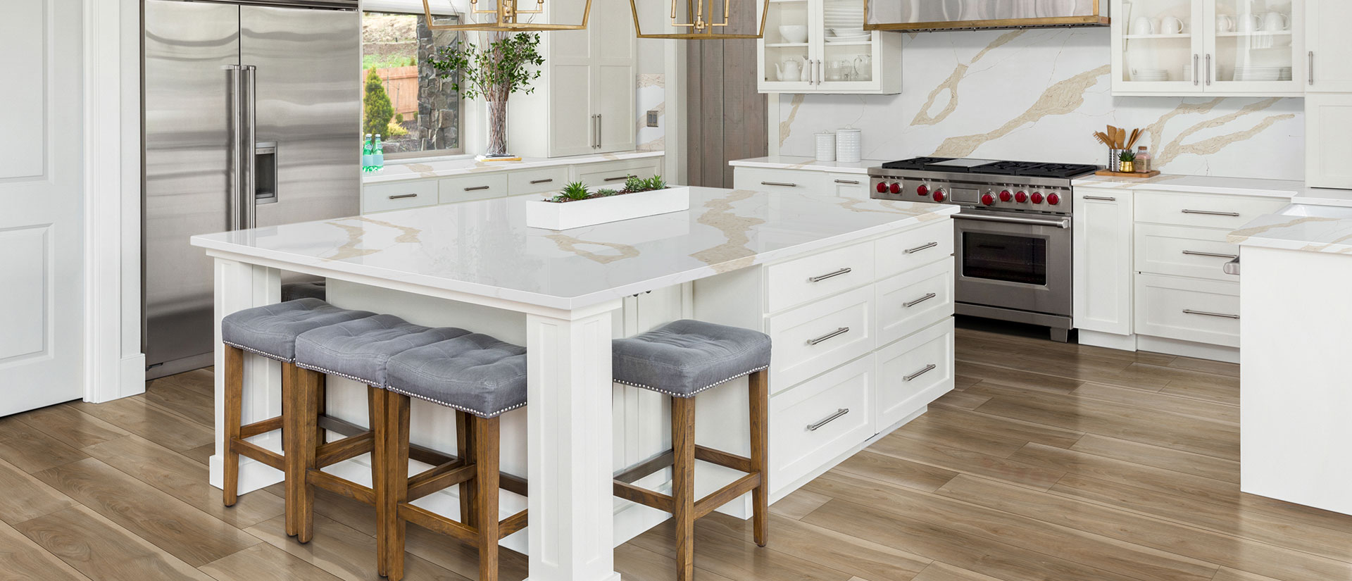 Calacatta Leon Gold Quartz Countertop in Kitchen Island