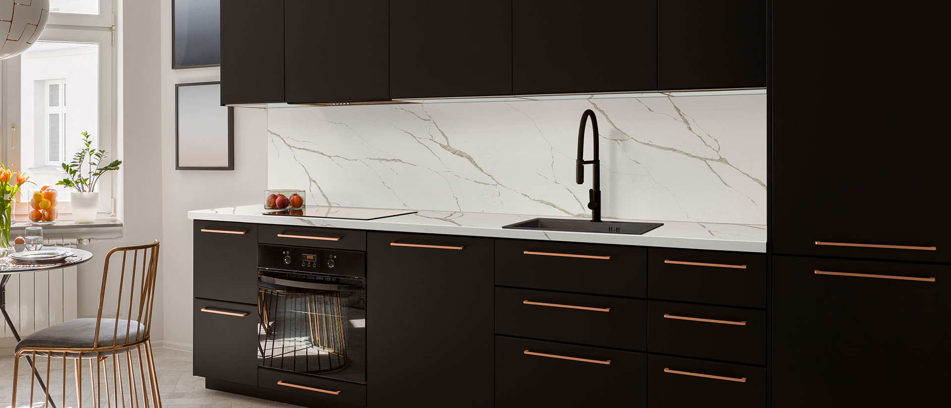 Calacatta Laza Oro Quartz Countertop in Kitchen