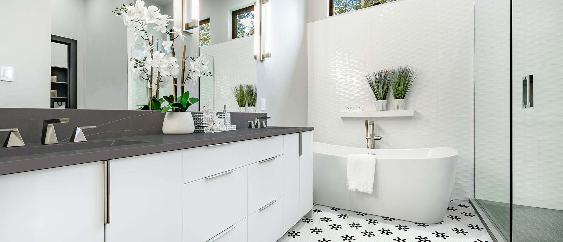 Calacatta Laza Grigio Quartz Countertop in Bathroom