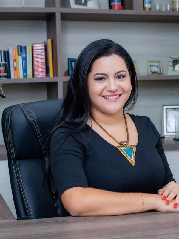 Dra. María González en su oficina