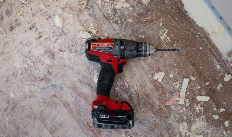 Schreinerei-Werkstatt mit Holz und Werkzeug, Symbolbild für Online-Offerten-Anfrage bei Schweizer Handwerksbetrieb