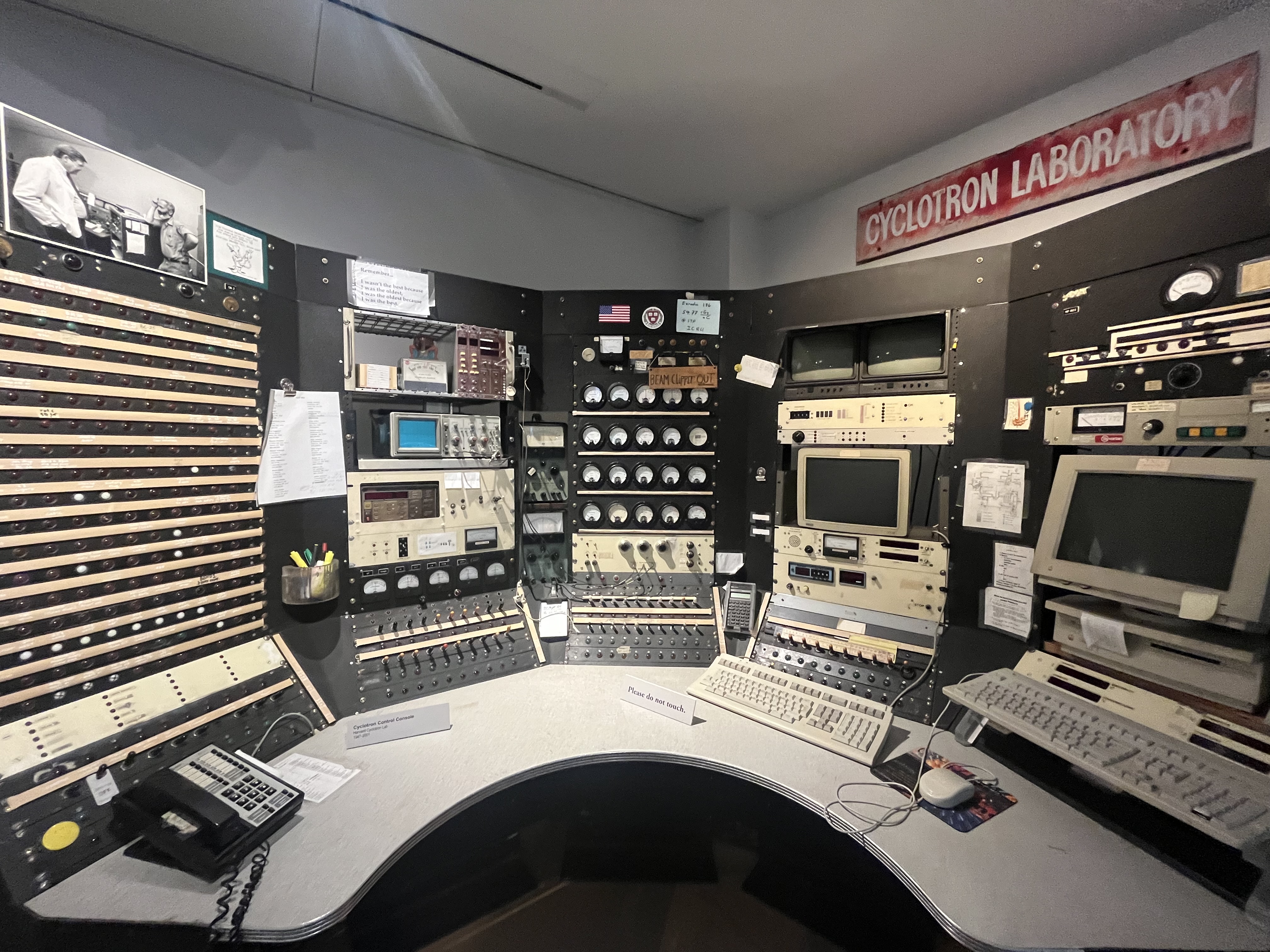 An old computer in the Harvard Science Musesum