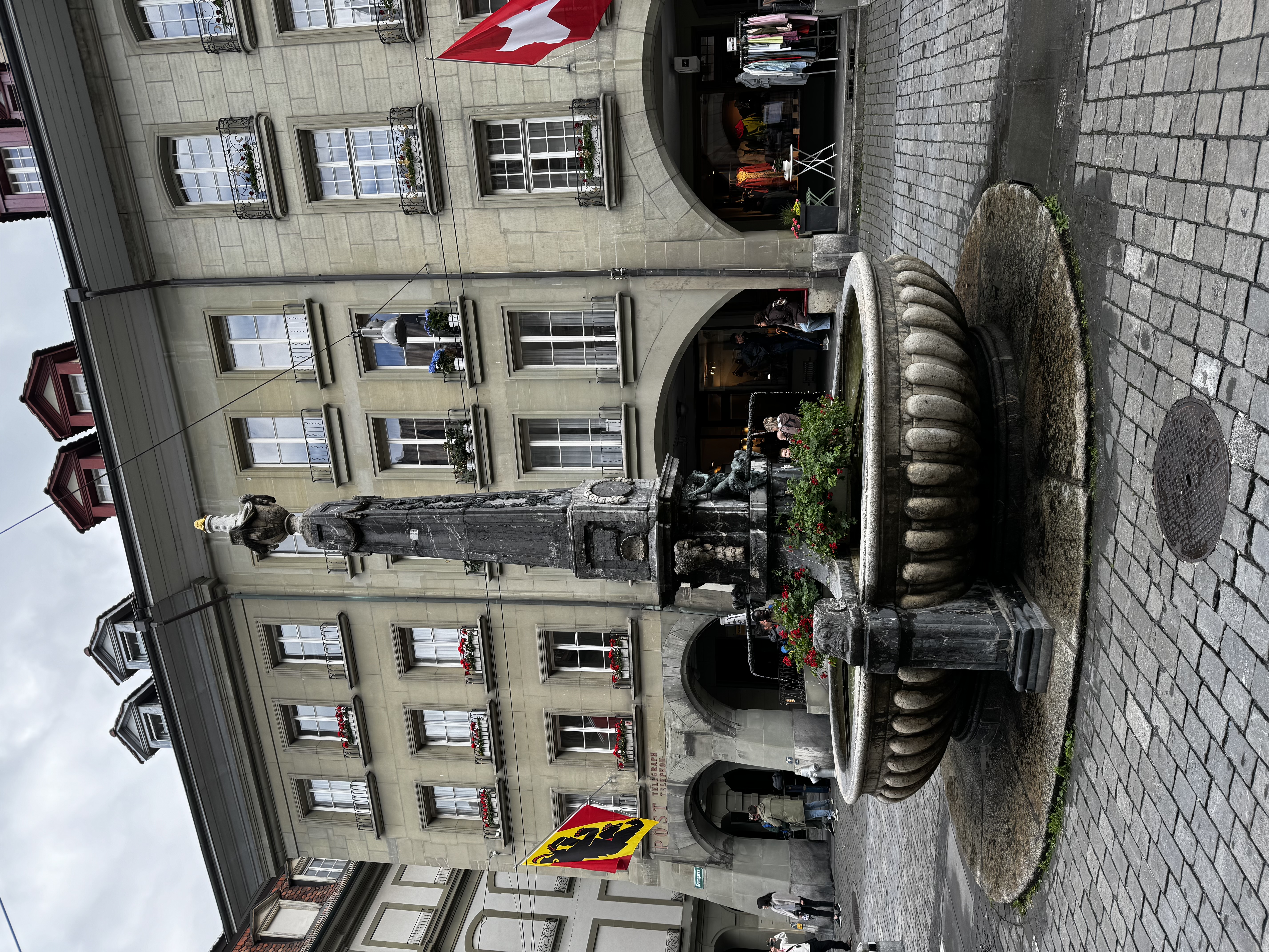 A water fountain in downtown Bern