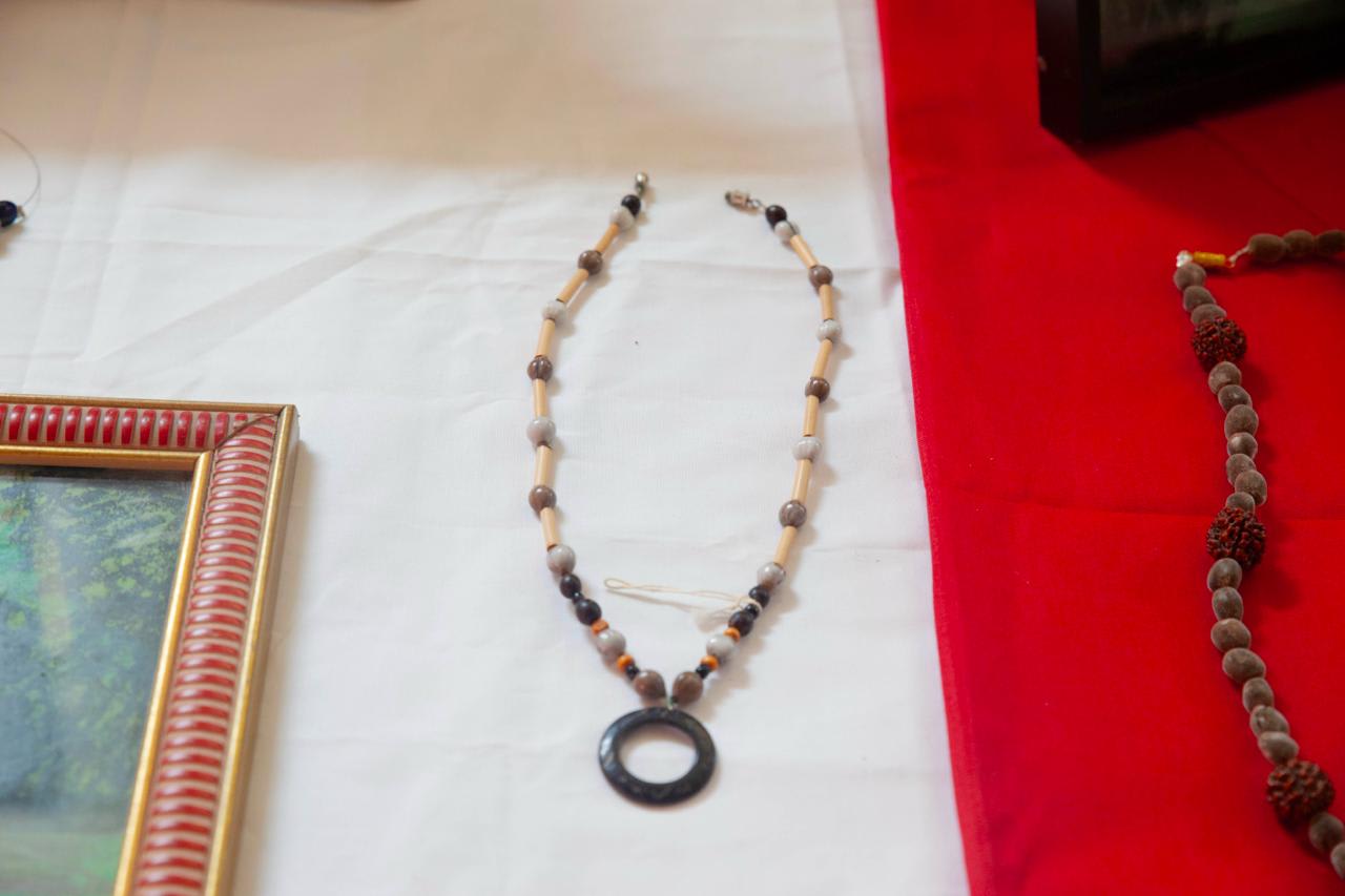 Stand d'artisanat — bijoux et accessoires