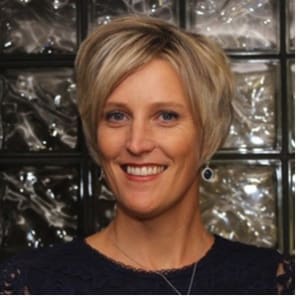 photo of author Claire Lauer