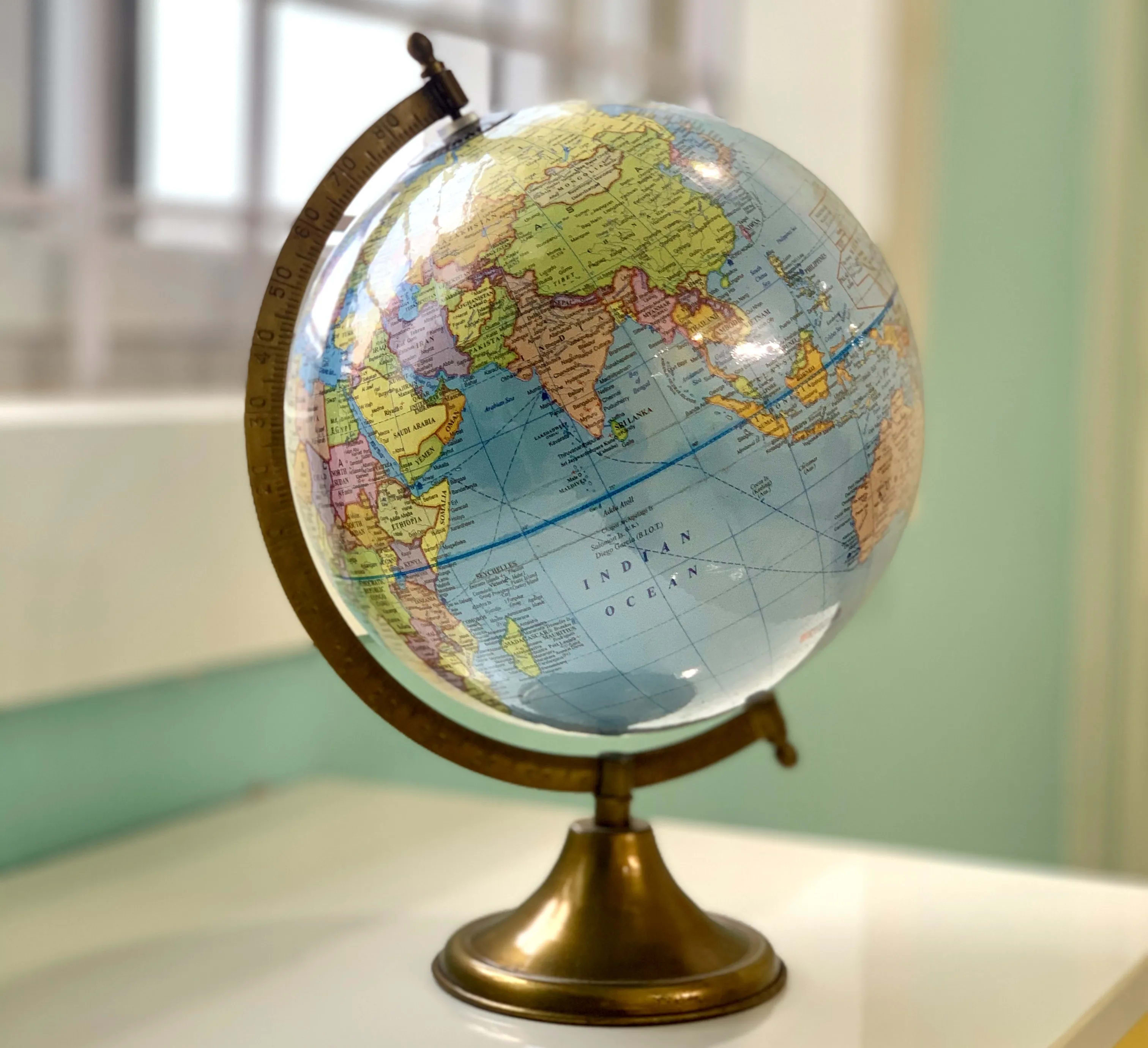 Desk globe