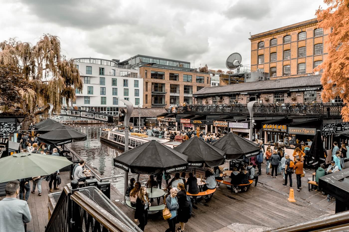 People n Camden Market in London