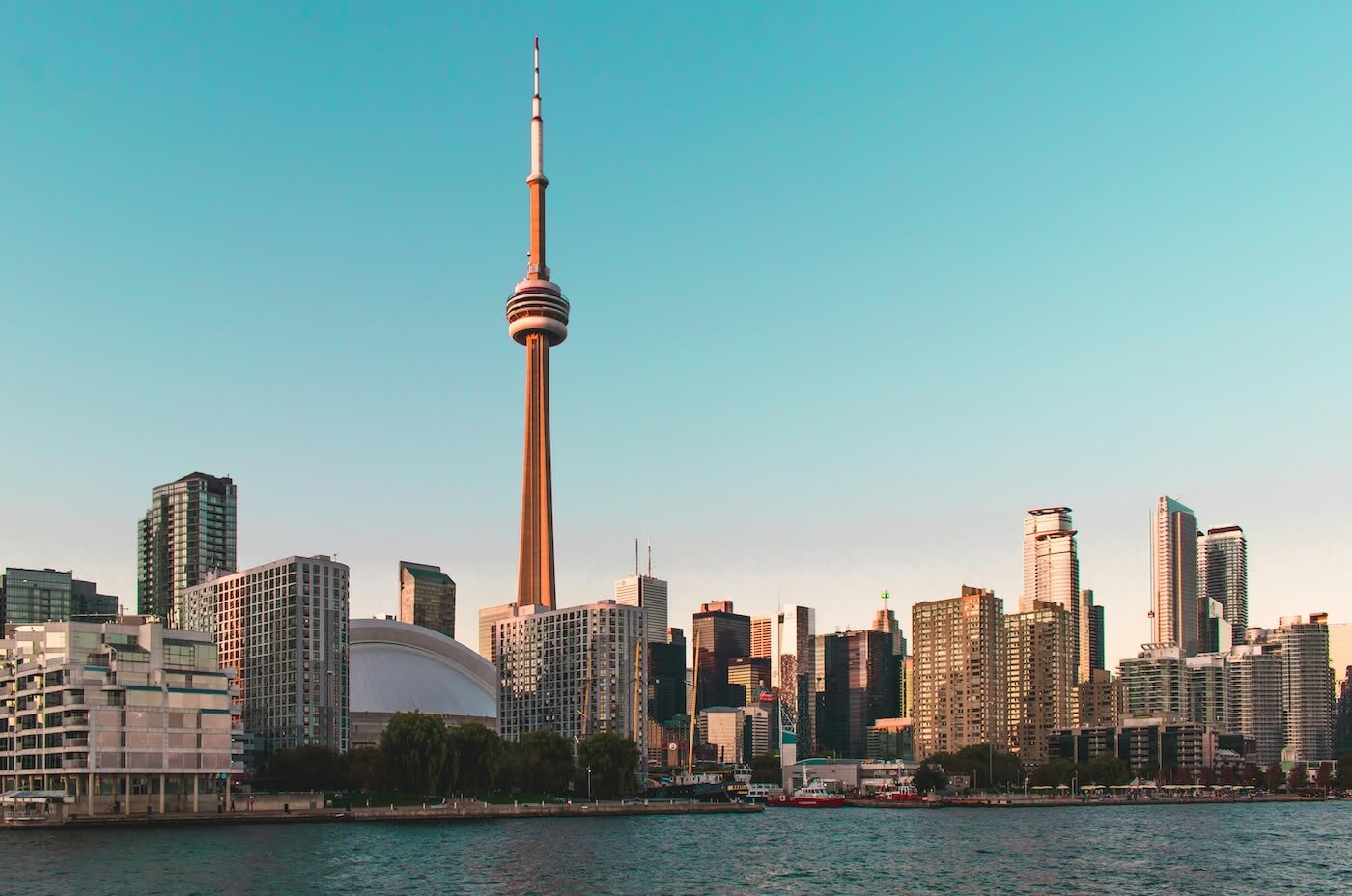 Toronto skyscrapers and water