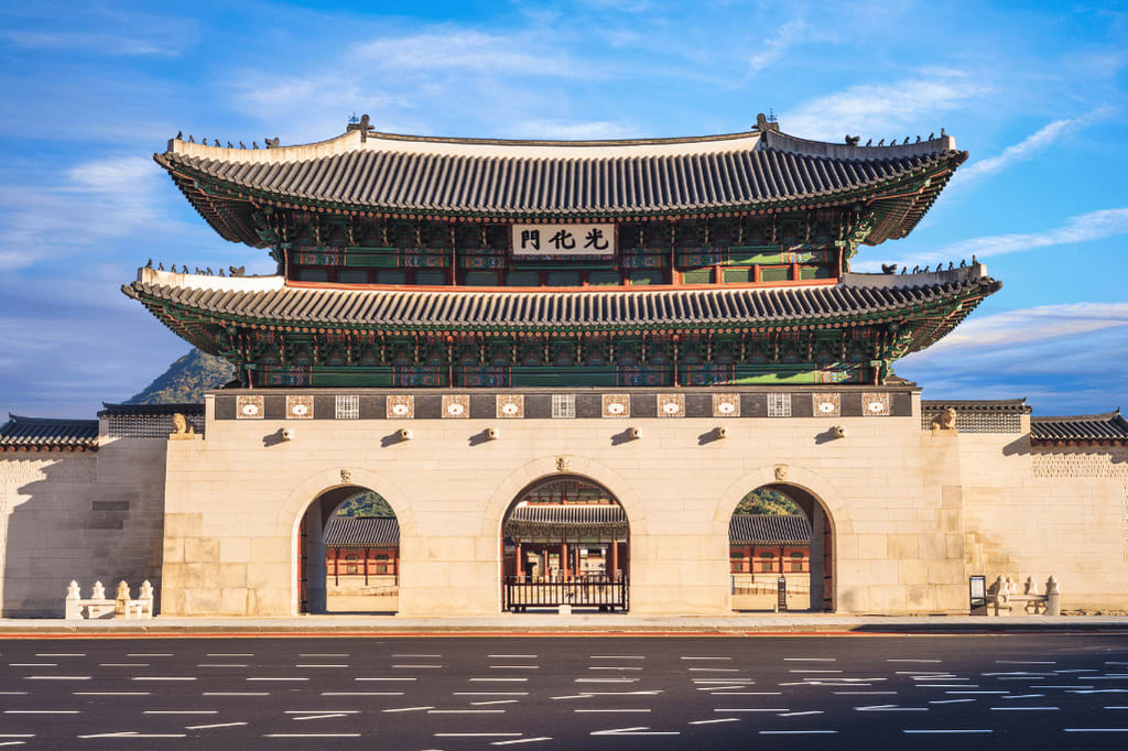 Areas to Stay Near Seoul City Hall