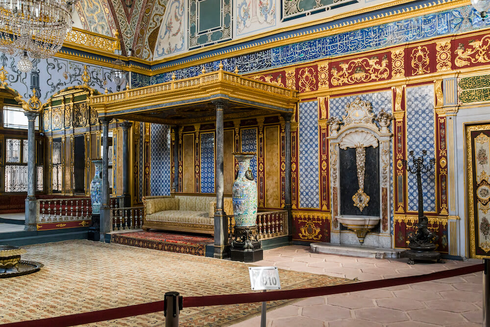 exploring istanbul's topkapi palace