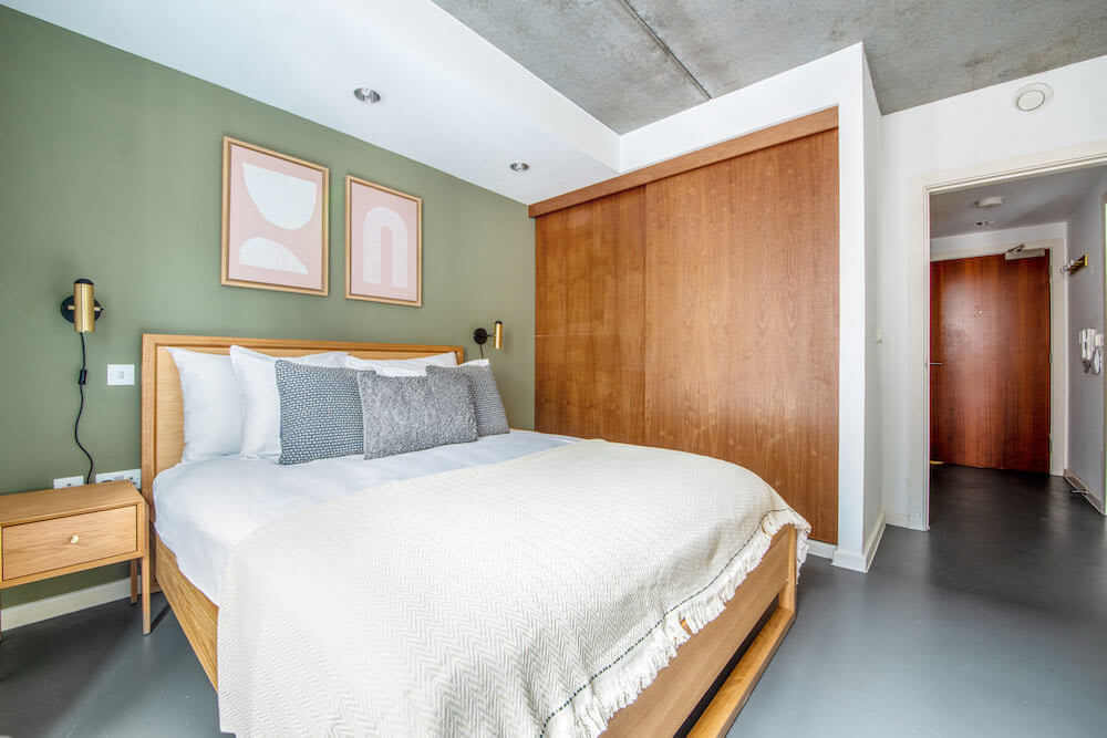 a blueground apartment in london