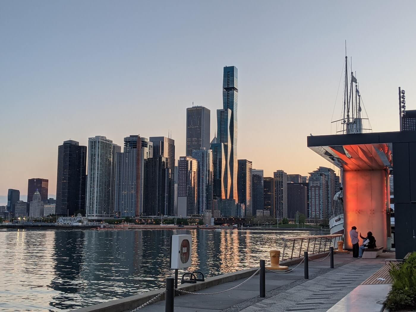 the chicago skyline at dusk