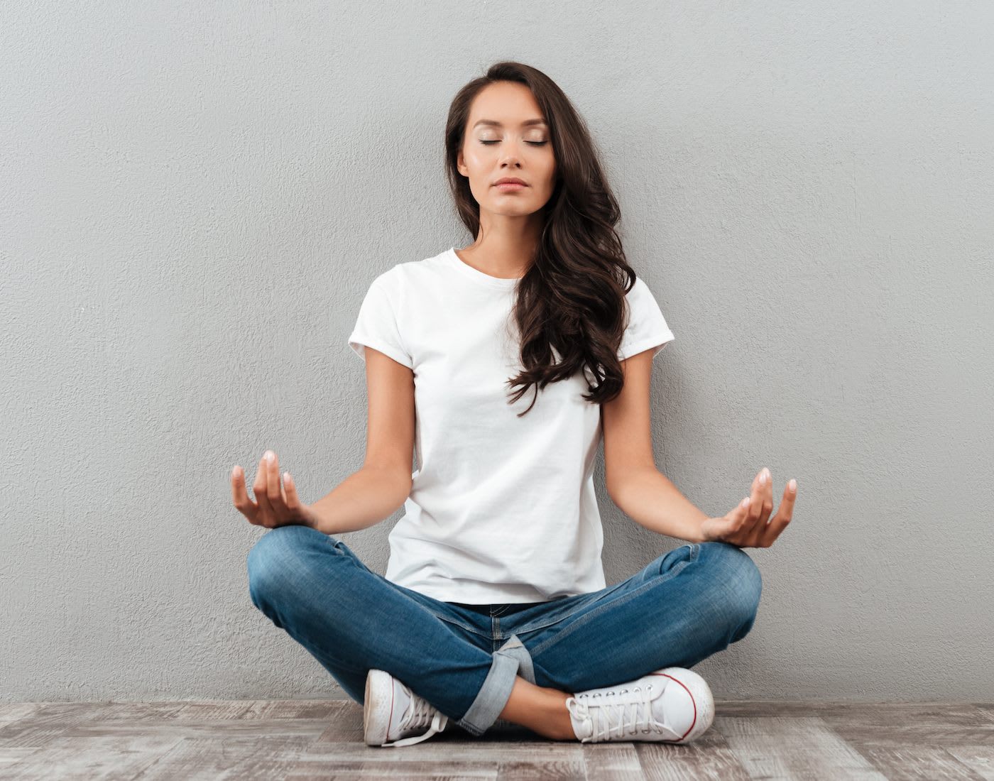 woman sitting on the floor practicing mindfulness meditation