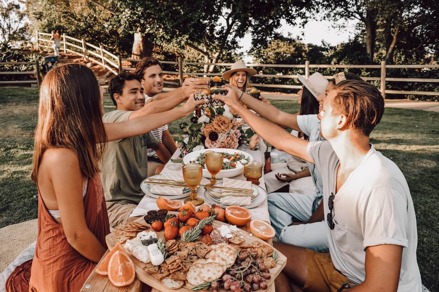 eating outside in summer