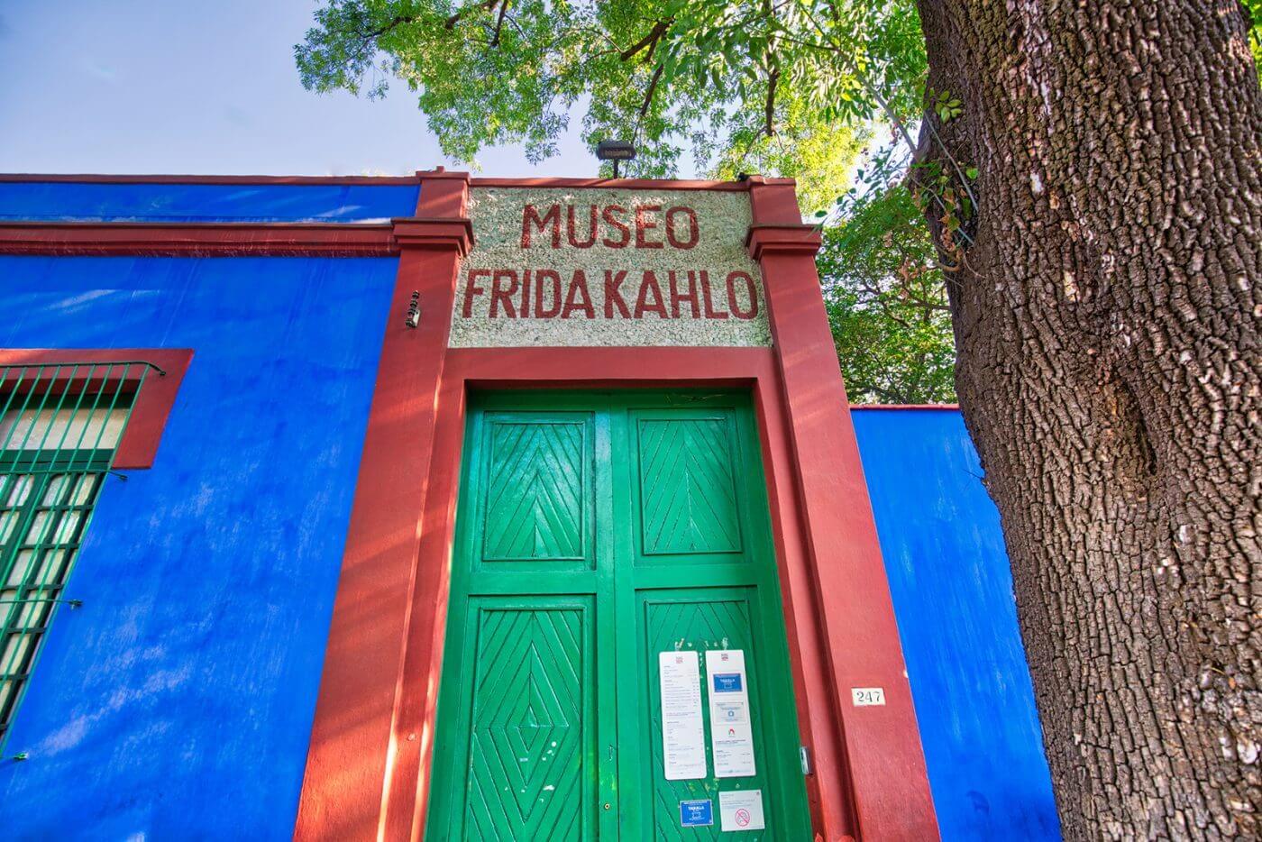 the museo frida kahlo in mexico city