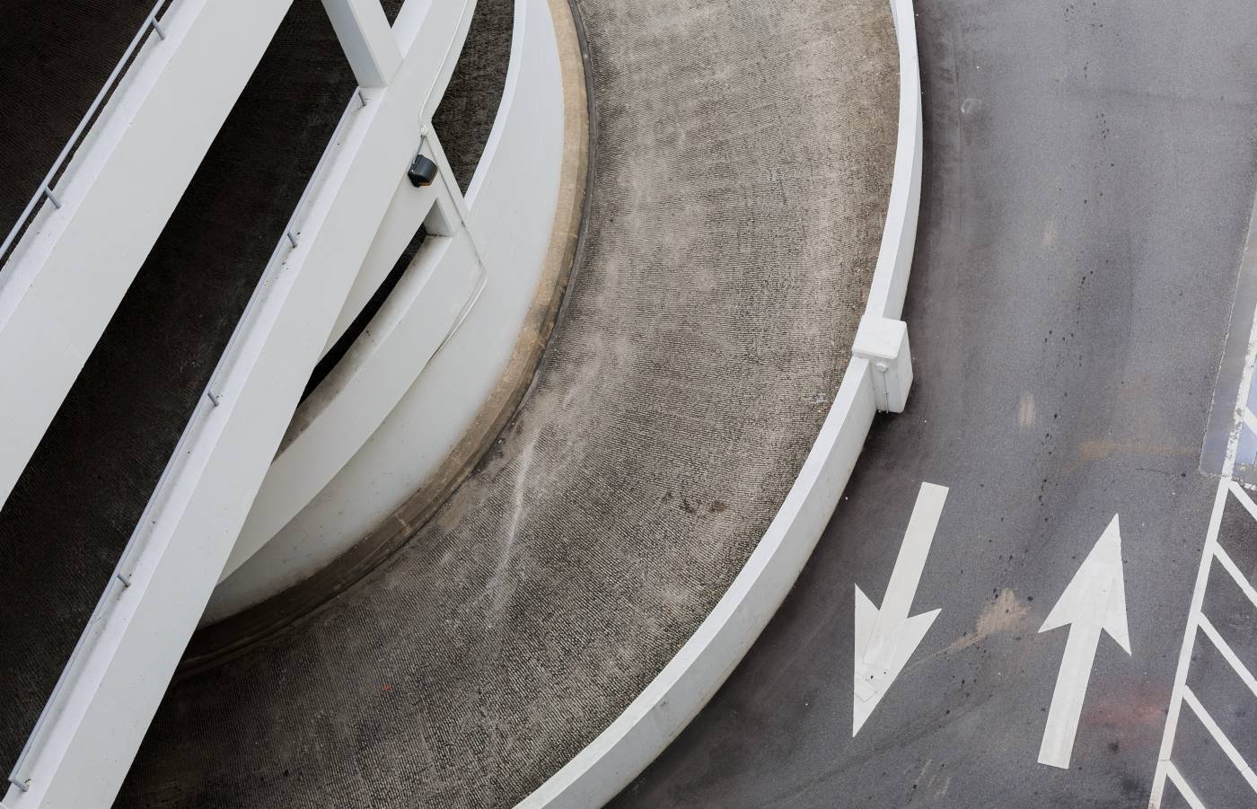 Top down view of a road in a parking building in chicago.
