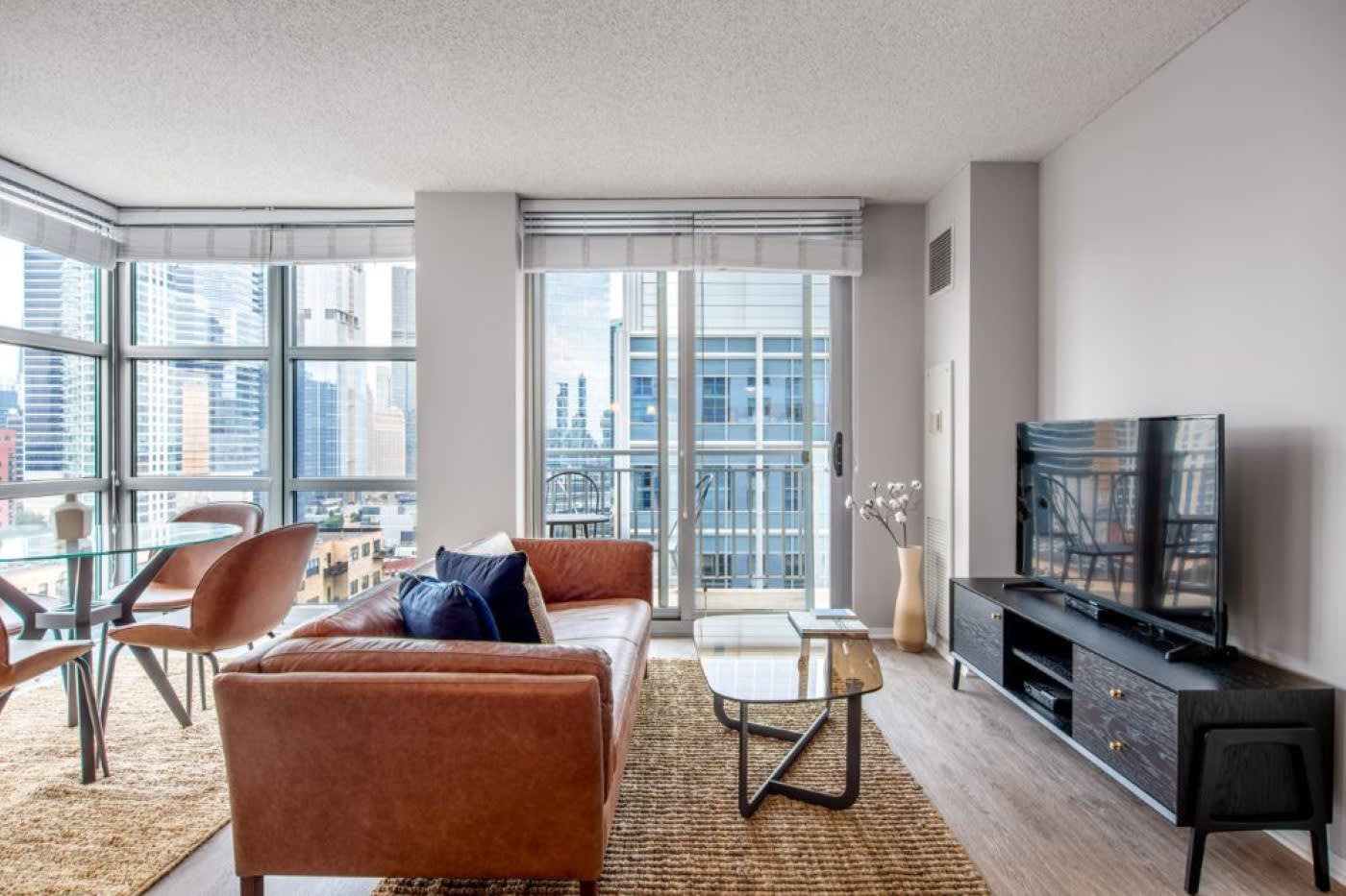 chicago living room sunlit fully equipped