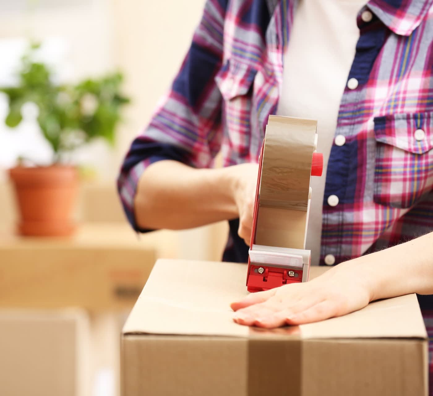 woman packing her moving boxes