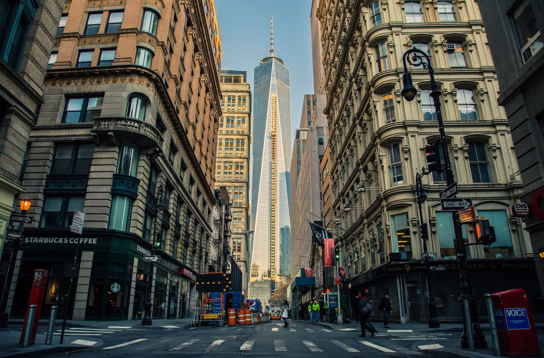 Street corner in FiDi NYC