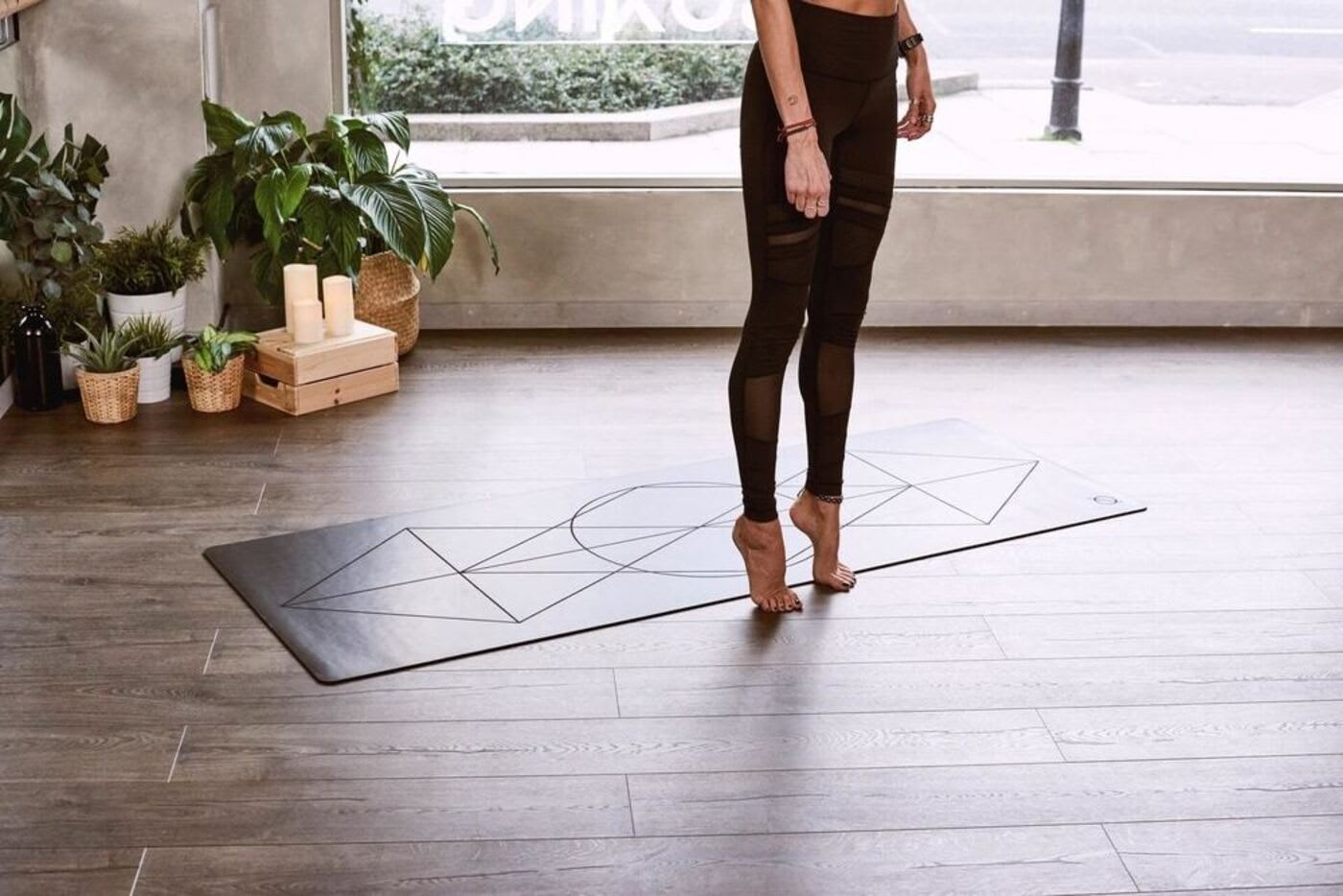 gyms los angeles a woman on her tip toes