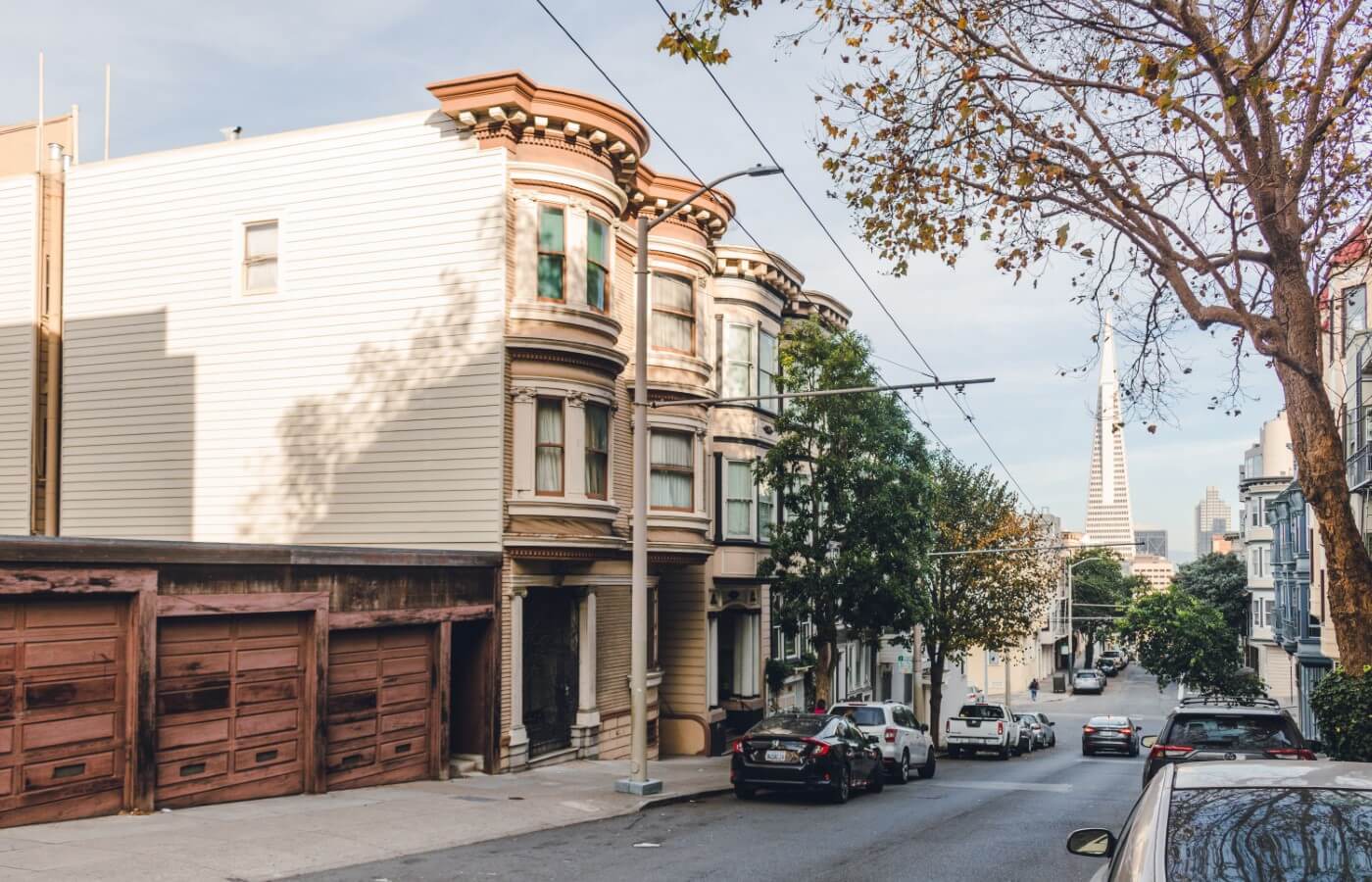 Quiet street in Nob Hill San Francisco with Transamerica Pyramid in the background.