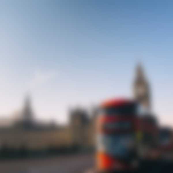 Busy street in London with a red bus and the Big Ben in the background