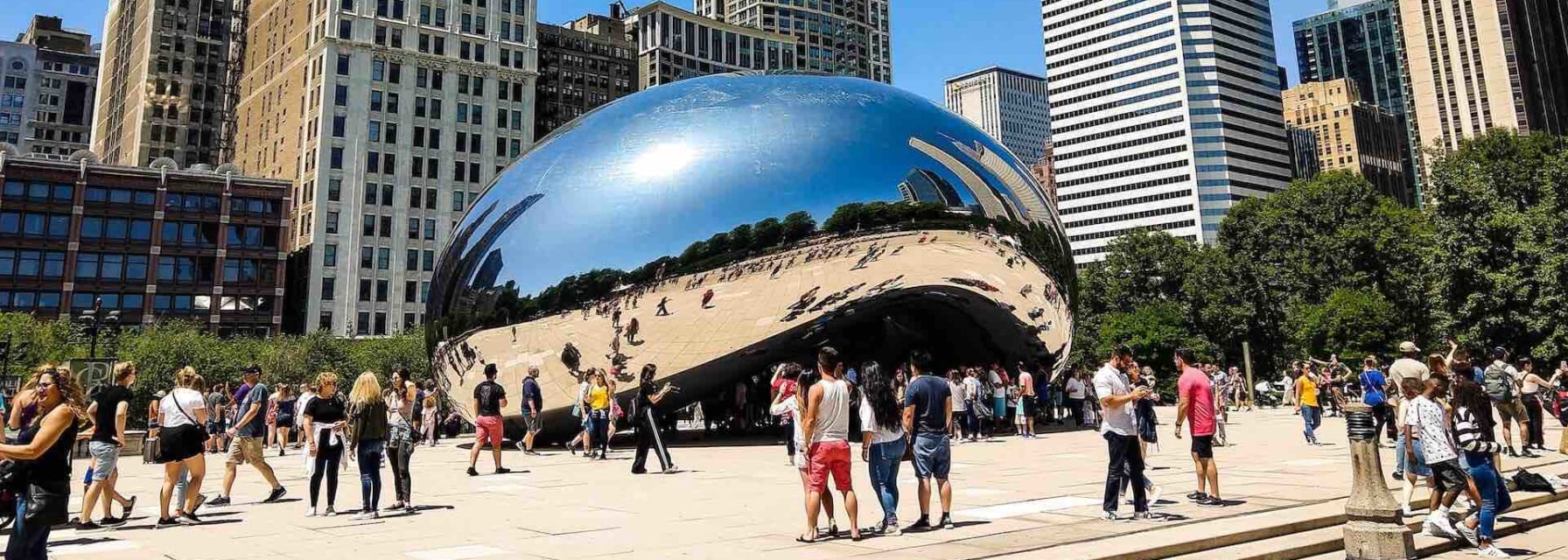 downtown chicago crowd